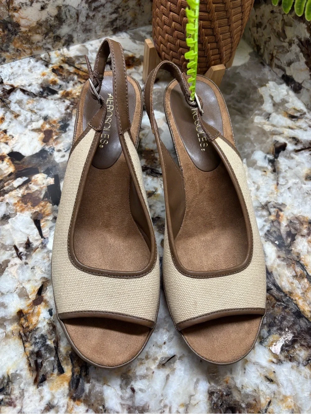 AEROSOLES lightweight canvas